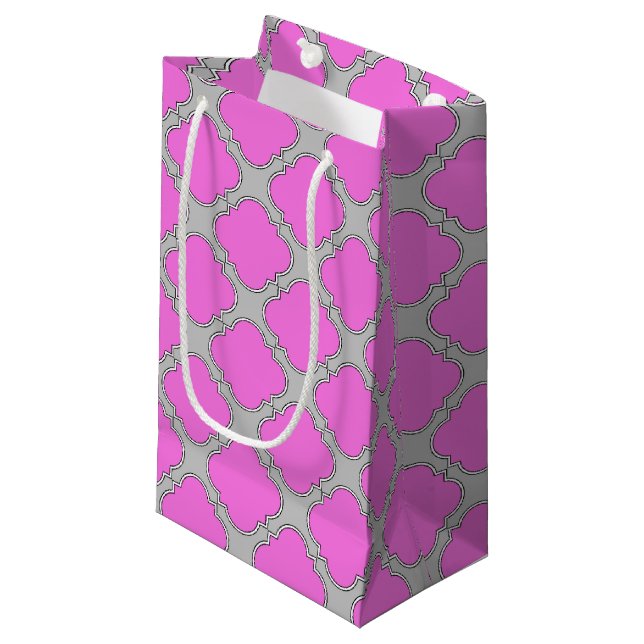 Petit Sac Cadeau Quatrefoil rose et gris (Devant Angle)