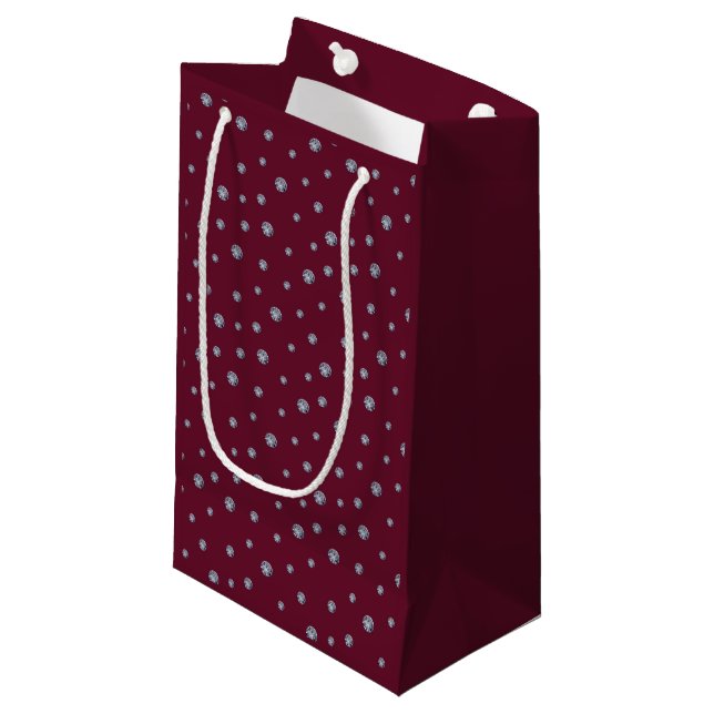 Petit Sac Cadeau Rhinestons sur rouge foncé (Devant Angle)