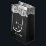 Petit Sac Cadeau Sacs-cadeaux Chalkboard & Lace Collection Mariage<br><div class="desc">Les Sacs-Cadeaux Chalkboard & Lace Collection Mariage. *Veuillez noter que Zazzle ne vend que des produits imprimés,  par conséquent cet article n'a pas de vrais matériaux de dentelle.</div>