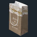 Petit Sac Cadeau Sacs-cadeaux Rustic Twine Bow Collection Mariage<br><div class="desc">La Rustic Twine Bow Mariage Collection - Sacs cadeaux *Veuillez noter que Zazzle ne vend que des produits imprimés,  par conséquent cet article n'a pas de véritable burlap,  dentelle ou ficelle. AFFICHER LES ÉLÉMENTS CORRESPONDANTS POUR CETTE COLLECTION</div>