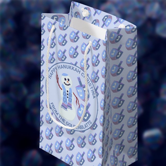 Petit Sac Cadeau Snowman Dreidels Amusants Bleu Motif mignonne Hano (Personalized Hanukkah gift bags will add a custom touch to your gift giving and celebrations)