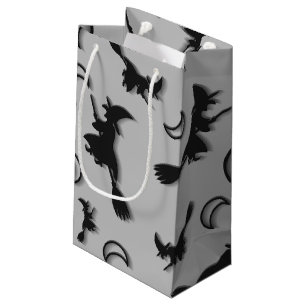 Petit Sac Cadeau Sorcière volante entre la moitié de la lune à Hall