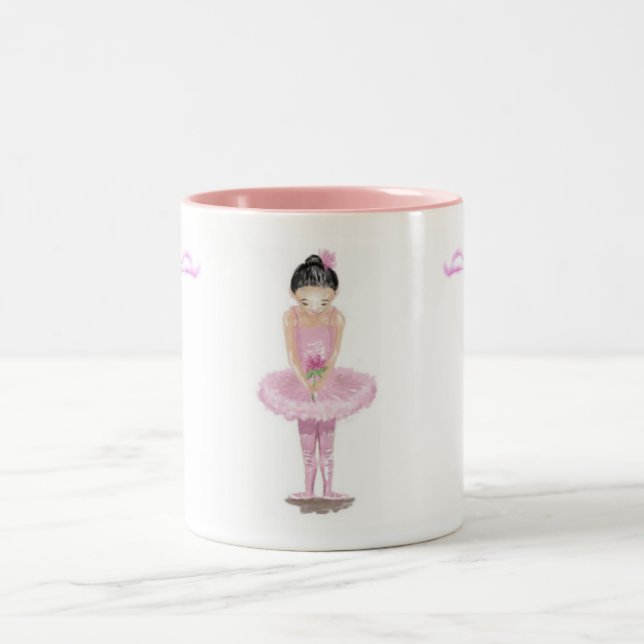 Petite ballerine dans la tasse rose de (Centre)