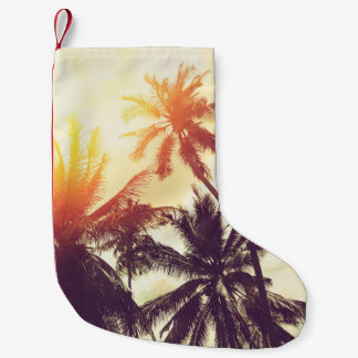 Petite Chaussette De Noël Arrière - plan de plage tropical avec silhouette d