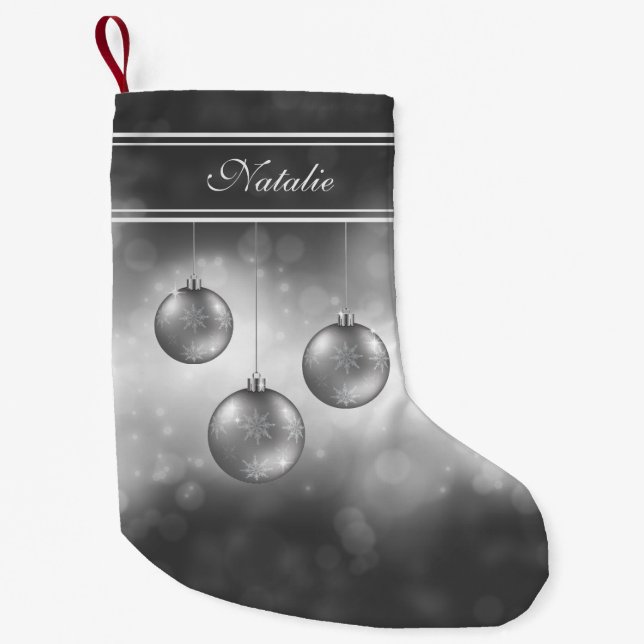 Petite Chaussette De Noël Baubles de Noël gris argenté avec nom personnalisé (Devant)