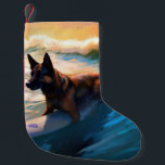 Petite Chaussette De Noël Belge Shepherd Beach Surf Peinture<br><div class="desc">Plongez dans le monde ludique de l'aventure canine avec cette peinture captivante. Un chien en ébullition se rend aux vagues, chevauchant habilement le surf sur une plage baisée par le soleil. L'oeuvre d'art vibrante capte magnifiquement l'essence de l'excitation au bord de la plage tandis que le chien court sans crainte...</div>