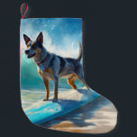Petite Chaussette De Noël Blue Heeler Beach Surfing Peinture<br><div class="desc">Plongez dans le monde ludique de l'aventure canine avec cette peinture captivante. Un chien en ébullition se rend aux vagues, chevauchant habilement le surf sur une plage baisée par le soleil. L'oeuvre d'art vibrante capte magnifiquement l'essence de l'excitation au bord de la plage tandis que le chien court sans crainte...</div>