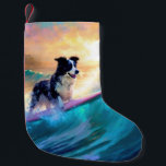 Petite Chaussette De Noël Bordure Collie Beach Plage Plage Plage de surf Pei<br><div class="desc">Plongez dans le monde ludique de l'aventure canine avec cette peinture captivante. Un chien en ébullition se rend aux vagues, chevauchant habilement le surf sur une plage baisée par le soleil. L'oeuvre d'art vibrante capte magnifiquement l'essence de l'excitation au bord de la plage tandis que le chien court sans crainte...</div>