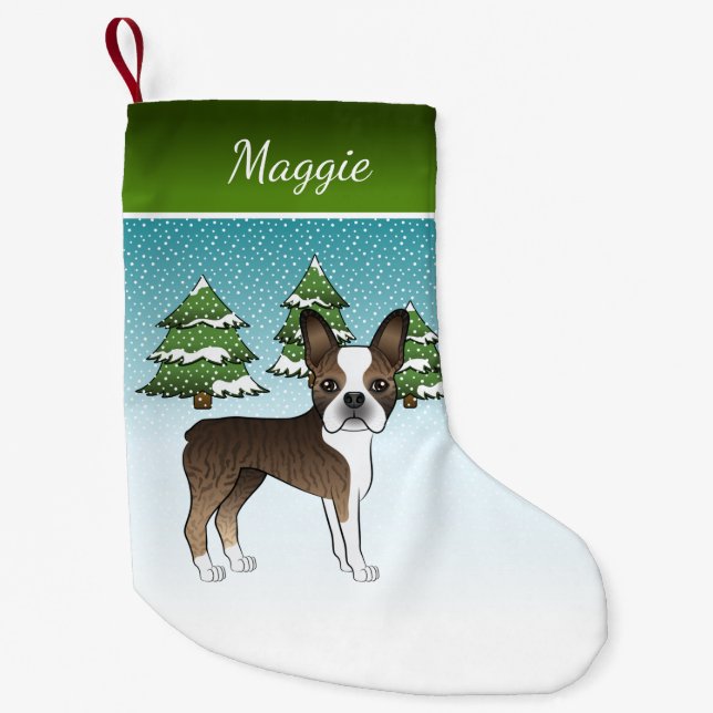 Petite Chaussette De Noël Brindle Boston Terrier Dans Une Forêt D'Hiver & No (Devant)