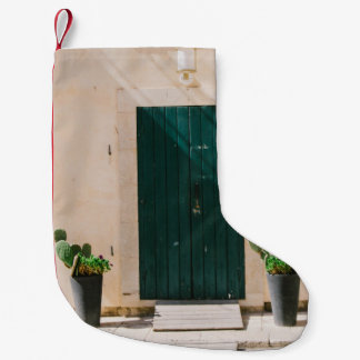 PETITE CHAUSSETTE DE NOËL CACTUS VERT PLANTE PRÈS DE PORTE VERTE