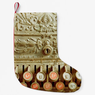 Petite Chaussette De Noël caisse vintage, couverte de poussière et de toile