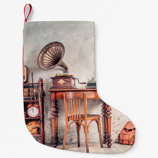 Petite Chaussette De Noël Chaise ancienne, vieille machine à écrire, radio r (Devant)