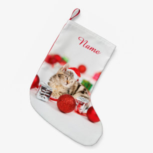 Petite Chaussette De Noël Chat portant l'ornement rouge de Noël de casquett
