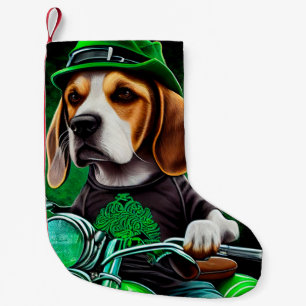 Petite Chaussette De Noël Chien Beagle conduisant un vélo Saint-Patrick