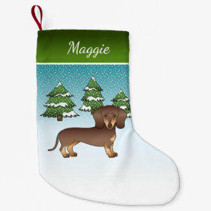 Petite Chaussette De Noël Chocolat Et Tan Cheveux Court Dachshund En Hiver