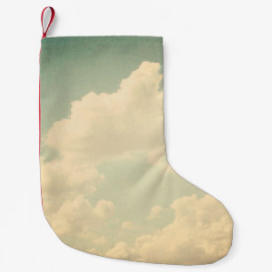 Petite Chaussette De Noël Ciel bleu avec un peu de blanc bouffant nuageux, v