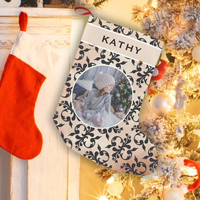 Petite Chaussette De Noël Classic Rococo Motif Round Family Photo (Créateur téléchargé)