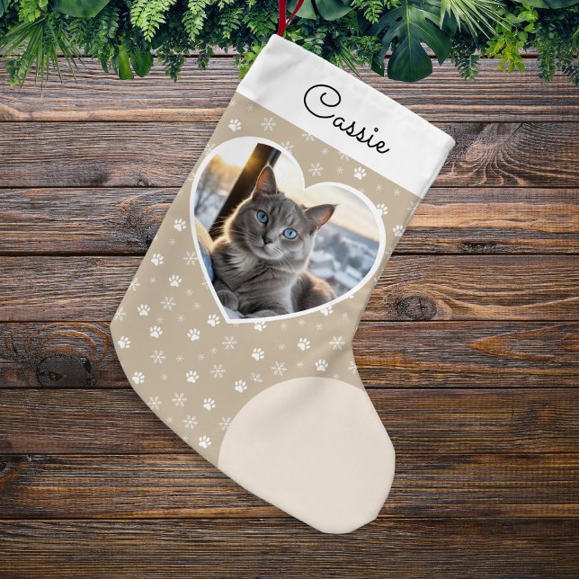 Petite Chaussette De Noël Cosy Pet Photo Creme Noël (A Christmas stocking with snowflakes and pawprints, personalized with your cat's photo and name)