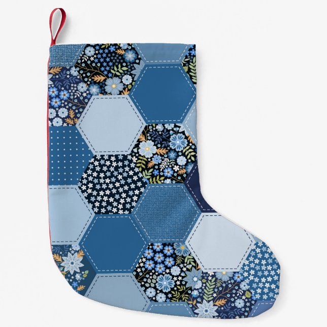 Petite Chaussette De Noël Floral, patchwork de denim : motif bleu. (Devant)