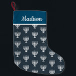 Petite Chaussette De Noël Hanoukka enorah vacances personnalisé nom bas<br><div class="desc">Nom personnalisé,  vacances personnalisées avec un beau motif menorah.</div>