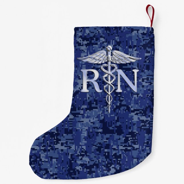 Petite Chaussette De Noël Infirmière autorisée RN Caduceus sur Camo bleu de  (Dos)