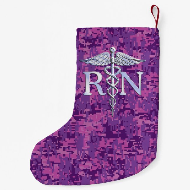Petite Chaussette De Noël Infirmière inscrite RN Caduceus sur Camouflage ros (Dos)