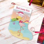 Petite Chaussette De Noël Joli Flamant rose de Noël sur Tropical Beach Nom<br><div class="desc">Ce charmant bas de Noël présente des dessins flamands avec lunettes de soleil roses, foulard rouge et un casquette, célébrant Noël sur la plage. Fait plaisir accent vacances ou cadeau mignon pour les enfants et pour tous ceux qui aiment les flamants roses et l'été. ・ Personnalisez-le avec le nom ou...</div>