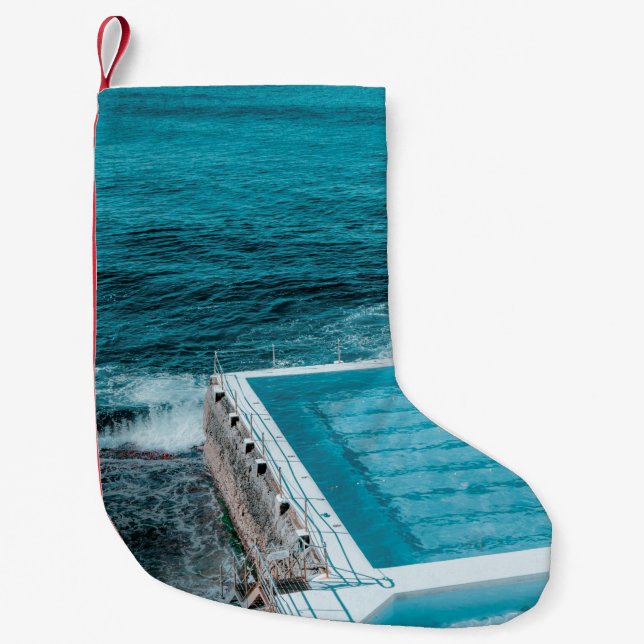 Petite Chaussette De Noël La piscine près de la mer (Devant)