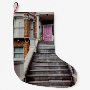 PETITE CHAUSSETTE DE NOËL MAISON EN BÉTON BLANC MONTRANT LE BOIS POURBOUFFÉ 