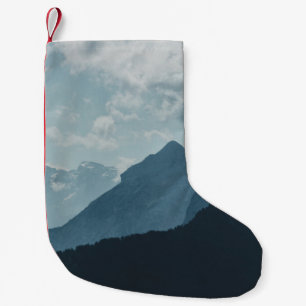 PETITE CHAUSSETTE DE NOËL MONTAGNES SOUS LE CIEL BLANC