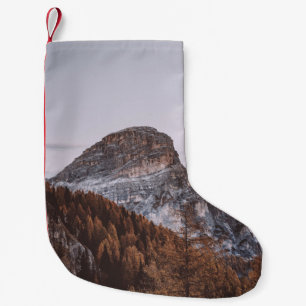PETITE CHAUSSETTE DE NOËL MONTAGNES SOUS LE CIEL BLANC