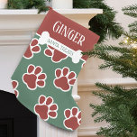 Petite Chaussette De Noël Motif empreinte de patte de chien personnalisé<br><div class="desc">Votre chien adorera ce chausson de Noël amusant personnalisé juste pour lui ou elle. Le chausson présente le nom personnalisé de votre animal avec un os de chien blanc qui recouvre les mots "friandises de Santa" avec une empreinte de patte de chien dans un motif rouge. Mignon et festif et...</div>