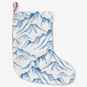 Petite Chaussette De Noël Motif paysager de montagne tiré à la main.