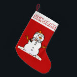 Petite Chaussette De Noël Motif Snowman | Nom d'enfant rouge<br><div class="desc">Qui peut résister à ce joli pot de noël rouge avec votre nom de fils dans une police de wobbly. Doté d'un adorable bonhomme de neige sur le devant et d'un motif de bonhomme de neige sur le dos. Pour modifier le texte ou le graphique snowman, cliquez sur le bouton...</div>