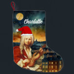 Petite Chaussette De Noël Noël Vivaldi<br><div class="desc">Cette charmante petite réserve de Noël apporte une touche de magie de musique classique à votre décor de vacances. Avec une illustration du célèbre compositeur Antonio Vivaldi portant un chapeau de Noël festif, ce bas est un parfait mélange d'élégance et de joie de fêtes. L'expression animée de Vivaldi est placée...</div>