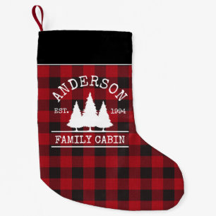 Petite Chaussette De Noël Nom de famille Cabine Plaid de Red Buffalo