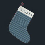 Petite Chaussette De Noël Nom personnalisé Classic Bleu Retro Glen Plaid<br><div class="desc">Ce design classique en plaid bleu, associé à un texte personnalisé audacieux, apporte une touche intemporelle et élégante à tout décor festif. La salle de motif est sobre, dans les tons bleus doux, et offre une esthétique de vacances minimaliste mais traditionnelle, parfaite pour créer une atmosphère cosy et accueillante. Idéal...</div>