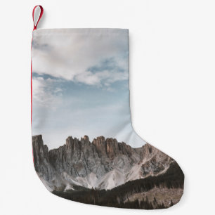 PETITE CHAUSSETTE DE NOËL PHOTOGRAPHIE DU PAYSAGE DE MONTAGNE GRISE ET BROWN