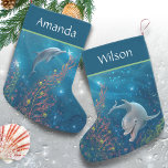 Petite Chaussette De Noël Plage unique Thème Magique Nom du dauphin<br><div class="desc">Plongez dans l'esprit des vacances avec de charmants bas de noël de dauphins, ornés d'aquarelles fantaisistes originaux de Raphaela Wilson qui capture l'esprit ludique de ces élégants marsouins de plage. Chaque stockage personnalisé est une toile de joie de vacances, avec des couleurs vives et une scène charmante de dauphins décorant...</div>