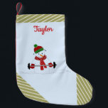 Petite Chaussette De Noël Poids Lifting Snowman Gold Stripes<br><div class="desc">Un mignon bonhomme de neige dans ses accessoires d'hiver en restant en forme en levant des poids. Idéal pour ces gars et ces filles durs ! Ajoutez le nom comme vous le souhaitez. Les bandes d'or accentuent ce design.</div>