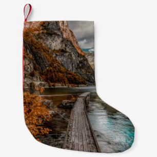 Petite Chaussette De Noël QUAI EN BOIS Brown PRÈS DE LA MONTAGNE PENDANT LA