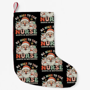Petite Chaussette De Noël Soyez Gentil Avec L'Infirmière Père Noël Regarde N