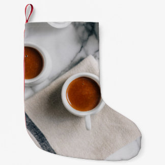 PETITE CHAUSSETTE DE NOËL TEACUP CÉRAMIQUE BLANC REMPLI DE LIQUIDE ROUGE