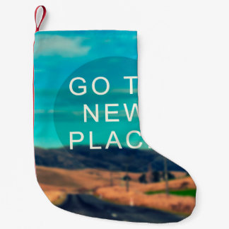 Petite Chaussette De Noël Travel inspiration quote - Go to new place. Retro 