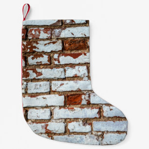 Petite Chaussette De Noël Vieux mur vintage en briques avec plaste blanc par