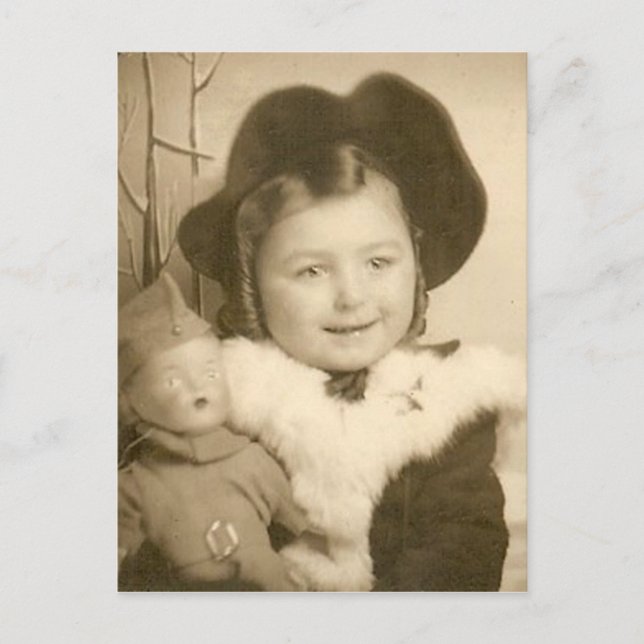 petite fille avec carte postale (Devant)