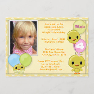 Petite invitation jaune d'anniversaire de poussin