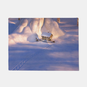 Petite maison dans le tapis de neige