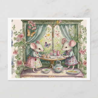 Petite souris préparant une carte postale de dîner