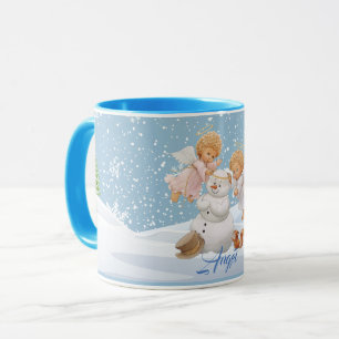 Petits anges mignons et tasse de bonhomme de neige